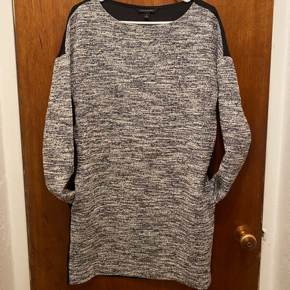 Women’s sweater dress with pockets size small